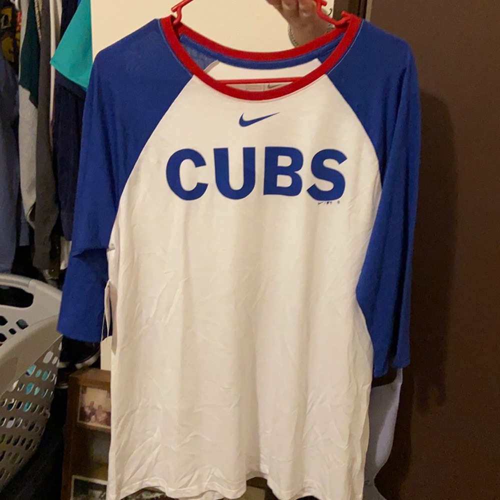 Woman’s Nike xl Chicago Cubs baseball tee